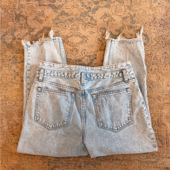 Abercrombie & Fitch NWOT High Rise Distressed Double Button Cropped Mom Jeans - Picture 2 of 5